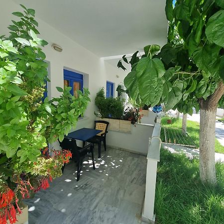 Leonidas Studios & Apartments Джорджополис Екстериор снимка