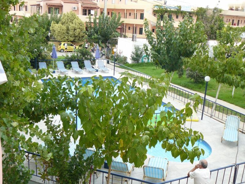 Leonidas Studios & Apartments Джорджополис Екстериор снимка