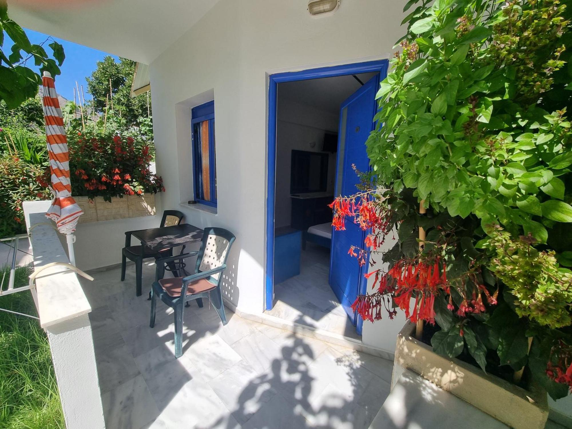Leonidas Studios & Apartments Джорджополис Екстериор снимка