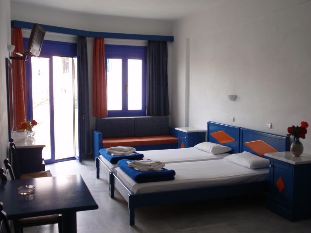 Leonidas Studios & Apartments Джорджополис Екстериор снимка