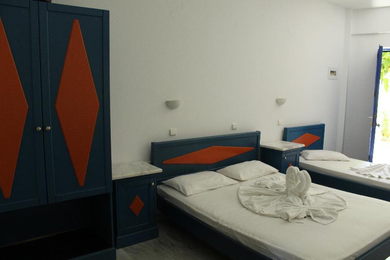 Leonidas Studios & Apartments Джорджополис Екстериор снимка